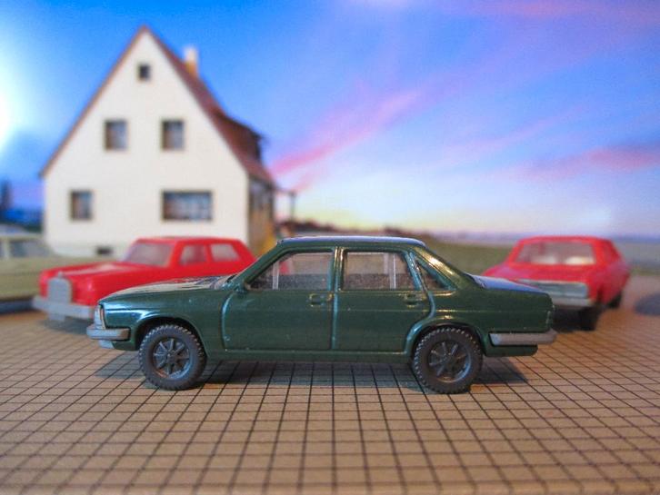 Audi 100 C2 - Fleischmann donkergroen, Hobby en Vrije tijd, Modelauto's | 1:87, Zo goed als nieuw, Bus of Vrachtwagen, Ophalen of Verzenden