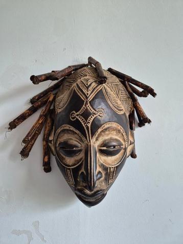 Afrikaans masker beschikbaar voor biedingen