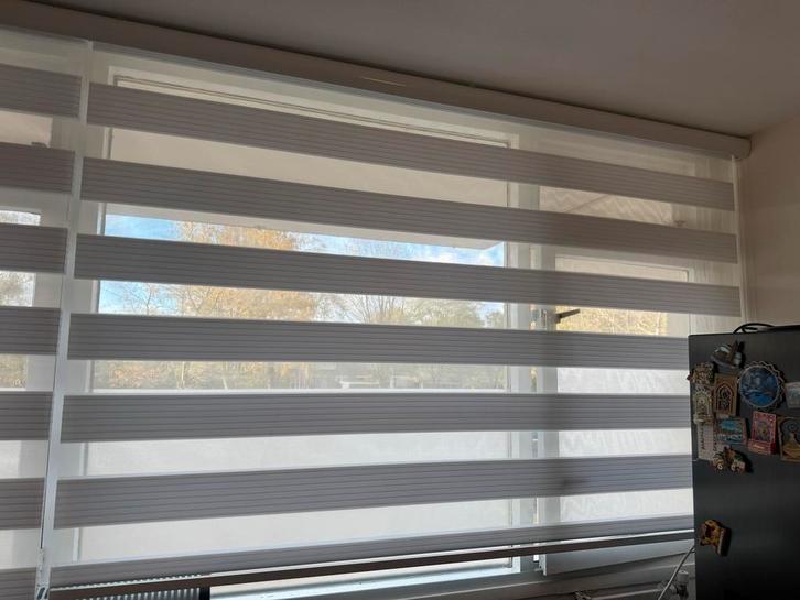 Duo rolgordijnen zwart/wit Lees Advertentie, Huis en Inrichting, Stoffering | Gordijnen en Lamellen, Zo goed als nieuw, 150 tot 200 cm