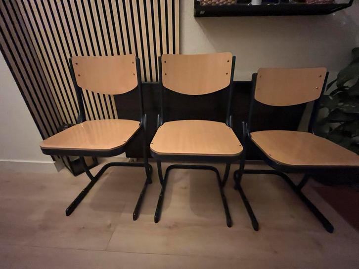 Drie schoolstoelen - Set van 3, Huis en Inrichting, Stoelen, Gebruikt, Drie, Hout, Overige kleuren, Ophalen