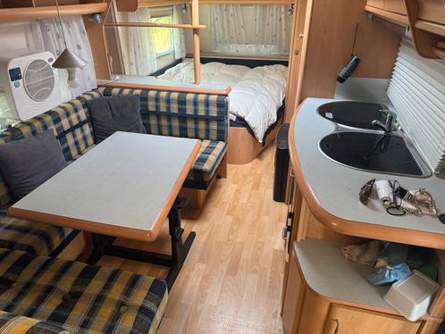Hobby 560 KMFe, Caravans en Kamperen, Caravans, Particulier, tot en met 6, 1250 - 1500 kg, Overige, Hobby, Frans bed, Omvormbare zithoek