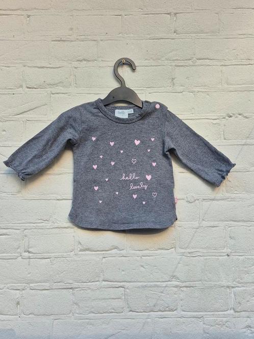 Maat 62 • Feetje • Grijs shirtje met opdruk hartjes, Kinderen en Baby's, Babykleding | Maat 62, Zo goed als nieuw, Meisje, Ophalen of Verzenden