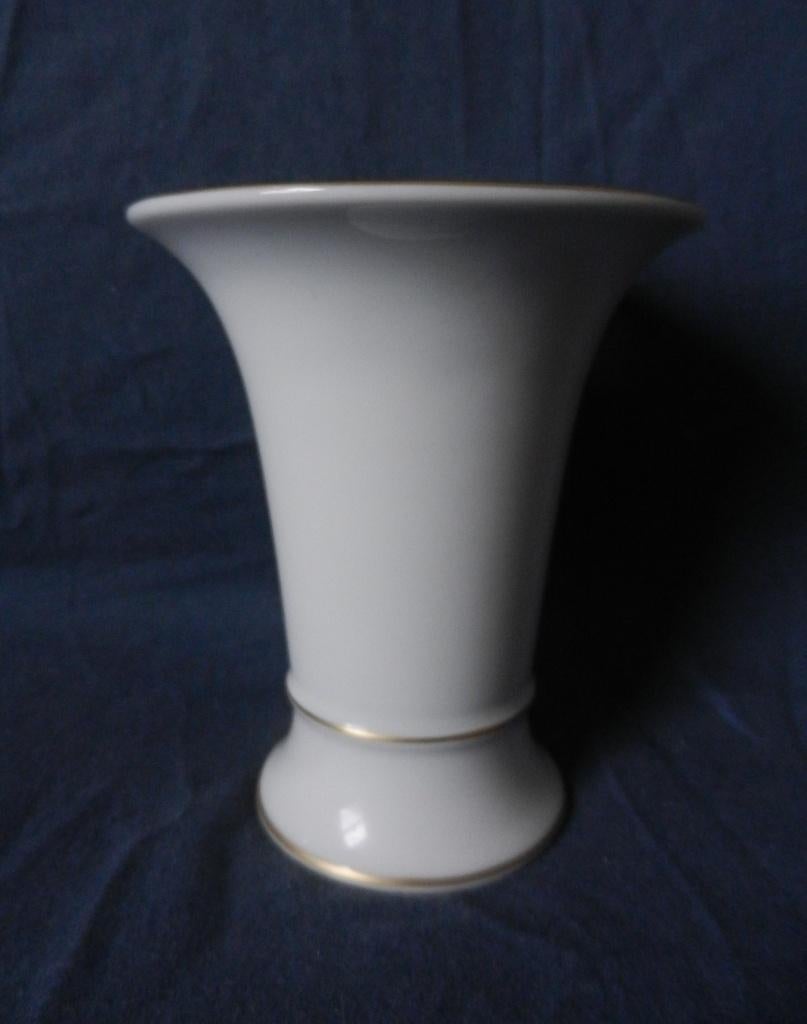 Spreidende vaas met gouden biezen porselein Höchst h. 12,4, Antiek en Kunst, Ophalen of Verzenden