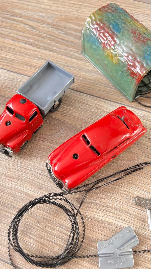 Scucco speelgoedauto's en garage en rails, Antiek en Kunst, Antiek | Speelgoed, Ophalen of Verzenden