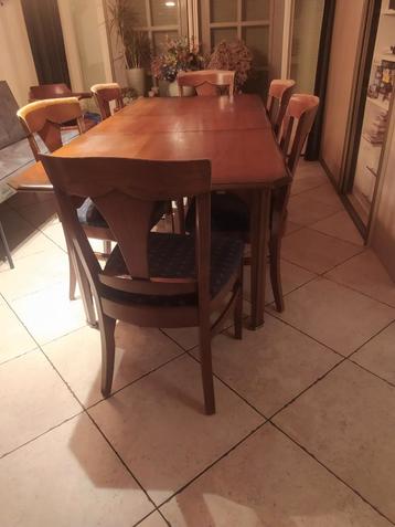 Massief eiken eettafel met 6 stoelen kersen gekleurd beschikbaar voor biedingen