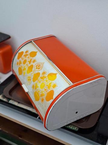 vintage metalen broodtrommel met klep retro design jaren 60 beschikbaar voor biedingen