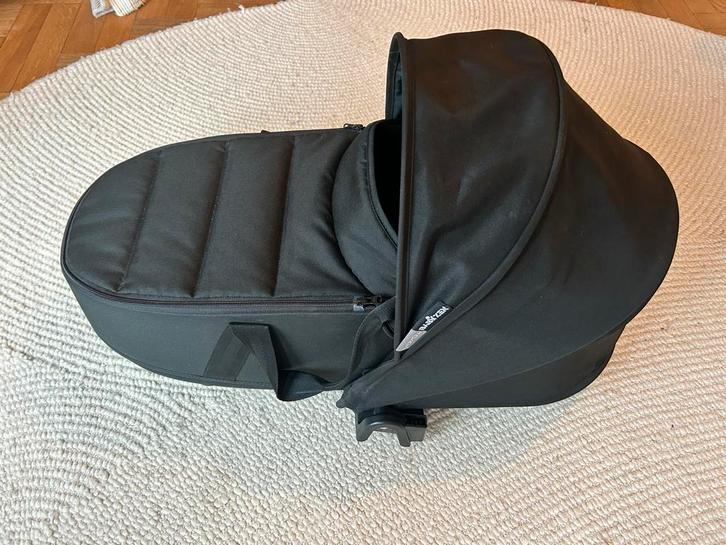 Babyzen Yoyo Reiswieg Zwart, Kinderen en Baby's, Kinderwagens en Combinaties, Zo goed als nieuw, Kinderwagen, Ophalen