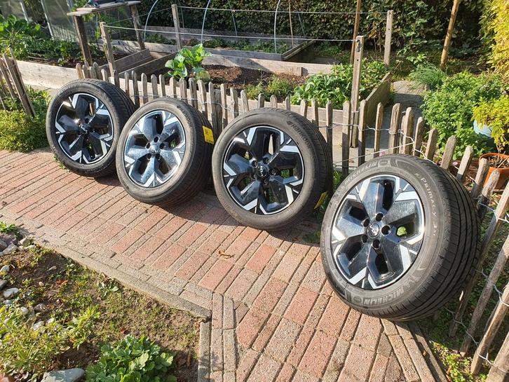 Kia Niro EV Velgen 17 inch met Zomerbanden en originele TPMS, Auto-onderdelen, Banden en Velgen, Banden en Velgen, Zomerbanden