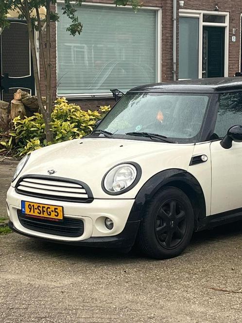 Mini (r56) 1.6 75pk 2011 Wit Business Line, Auto's, Mini, Particulier, One, Airbags, Airconditioning, Bluetooth, Centrale vergrendeling