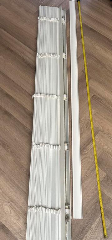 Witte houten jaloezie 210 cm breed beschikbaar voor biedingen