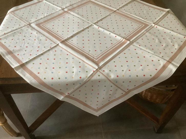 Tafelkleed, groot dekservet gekleurde stippen; 100 x 100 cm, Huis en Inrichting, Tafelkleden, Zo goed als nieuw, Vierkant, Binnen