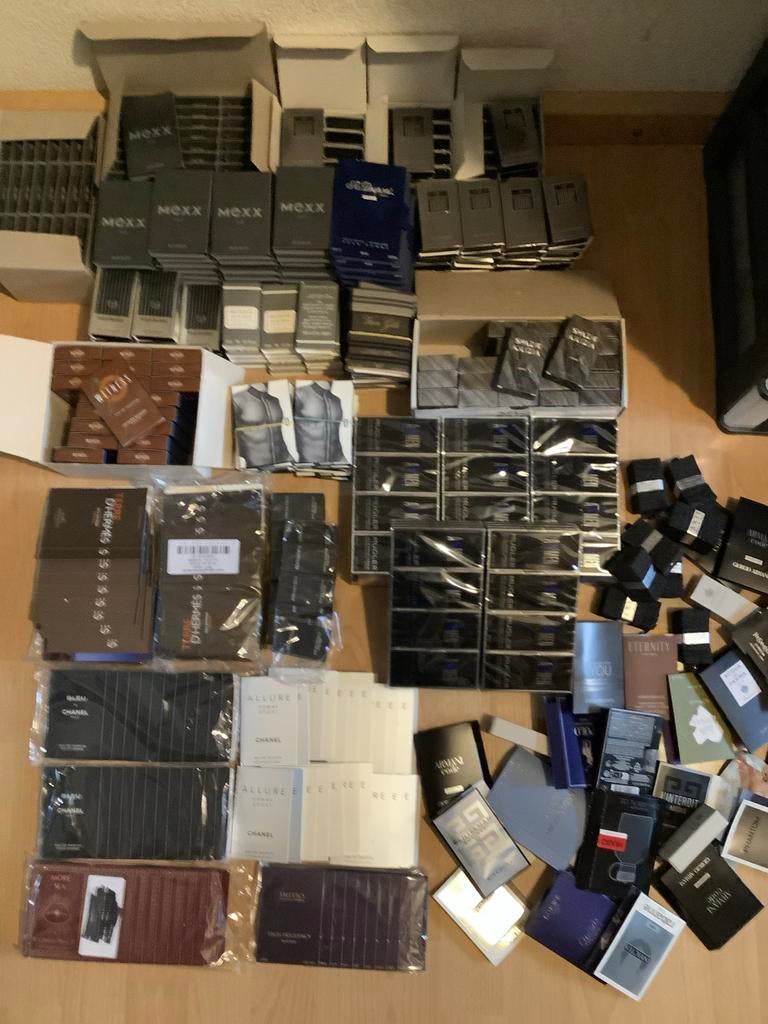 Grote verzameling parfum samples - 500 stuks - voor Mannen, Sieraden, Tassen en Uiterlijk, Uiterlijk | Parfum, Gebruikt, Ophalen of Verzenden