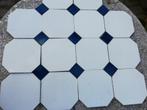 ca 5 m2 antieke achtkantige wandtegels met blauw vulhoekje