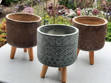 3 bloempotten op pootjes,  ook voor buiten    SAMEN  VOOR :  beschikbaar voor biedingen