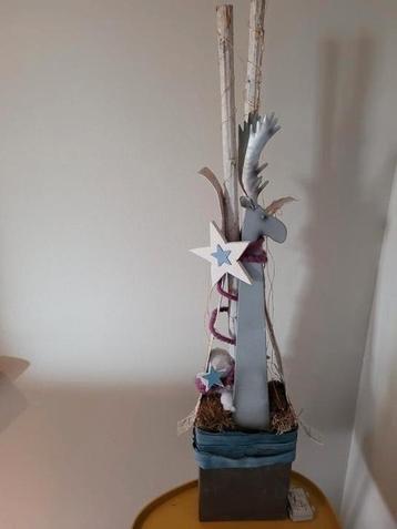 Kerstdecoratie in aardewerk vaas met verlichting beschikbaar voor biedingen