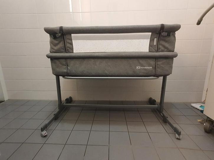 Kinderkraft co-sleeper met instelling voor baby’s met reflux, Kinderen en Baby's, Babywiegjes en Ledikanten, Zo goed als nieuw