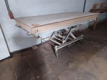 Werkbank op wielen ziekenhuis bed schaartafel  beschikbaar voor biedingen