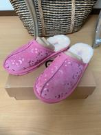 UGG pantoffel Keegan moon and stars, Kleding | Dames, Schoenen, UGG, Nieuw, Ophalen of Verzenden, Roze