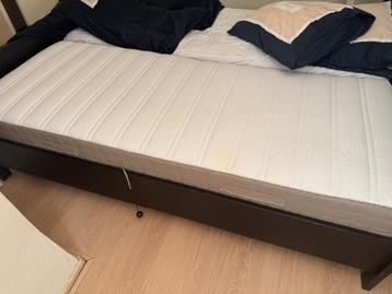 IKEA bed 200x160cm met nieuwe matrassen - afbeelding 4