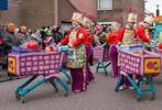Loopgroep Carnaval thema Supermarkt met 4 winkelwagens, Carnaval, Zo goed als nieuw, Kleding, Ophalen