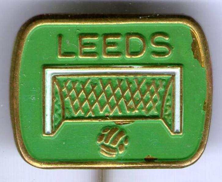 Leeds groen op koper voetbal speldje ( Z_182a ), Verzamelen, Speldjes, Pins en Buttons, Nieuw, Speldje of Pin, Sport, Verzenden