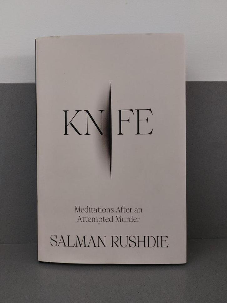 Salman Rushdie- Knife: meditations after an attempted murder, Boeken, Politiek en Maatschappij, Zo goed als nieuw, Maatschappij en Samenleving