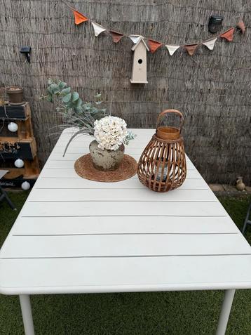 Metalen tuintafel beige beschikbaar voor biedingen