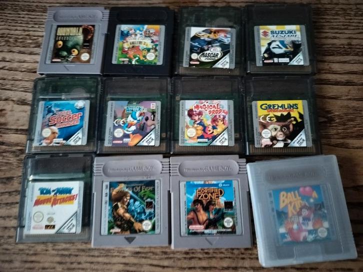 Gameboy spellen 1 oa nascar 2000 8- magical drop 9-., Spelcomputers en Games, Games | Nintendo Game Boy, Zo goed als nieuw, Sport