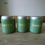 EMAILLE GROENE BOLLEN BUSSENSET MET GELE BLOKLETTERS., Antiek en Kunst, Antiek | Emaille, Ophalen of Verzenden