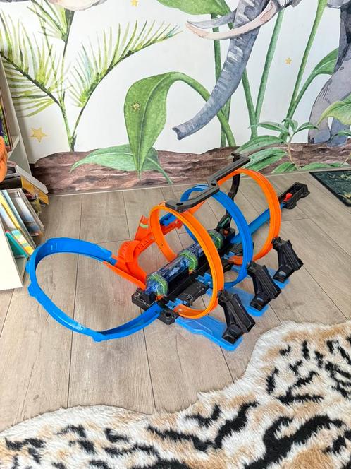 Hotwheels racebaan, Kinderen en Baby's, Speelgoed | Racebanen, Zo goed als nieuw, Racebaan, Elektrisch, Hot Wheels, Met looping