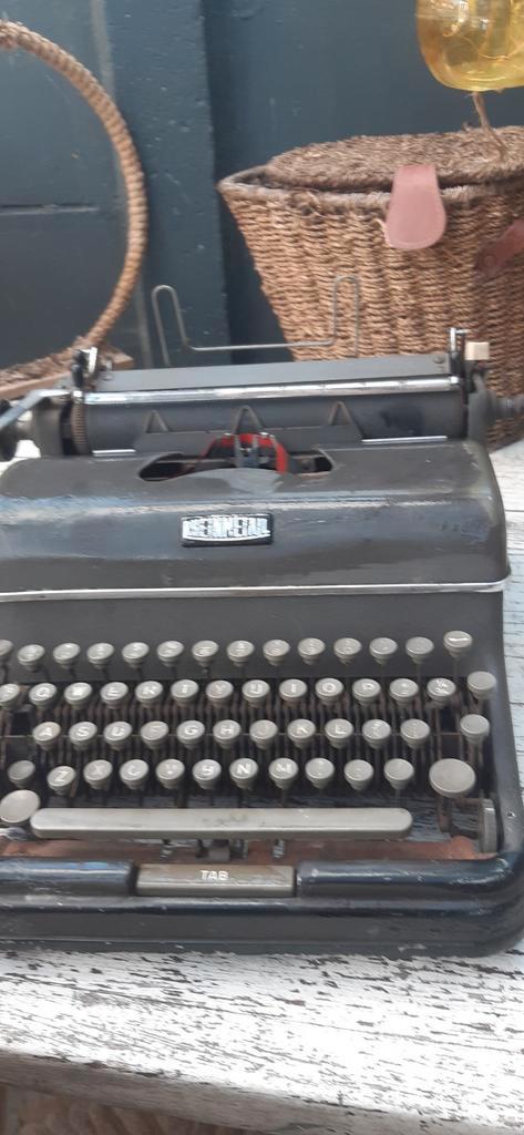 Een echte Rheinmetall oude typemachine, Diversen, Typemachines, Gebruikt, Ophalen of Verzenden