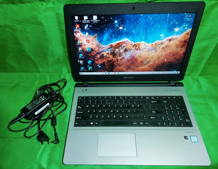 Medion Akoya (Silver) Laptop, Computers en Software, Windows Laptops, Zo goed als nieuw, 15 inch, HDD, SSD, 2 tot 3 Ghz, 8 GB