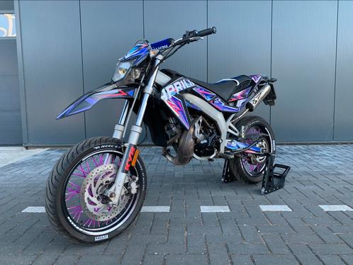 Mooie Aprilia SX 50, Fietsen en Brommers, Brommers | Tuning en Styling, Zo goed als nieuw, Ophalen
