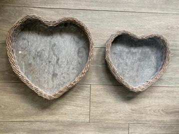 2 dienbladen in hartvorm landelijk stoer robuust NIEUW beschikbaar voor biedingen