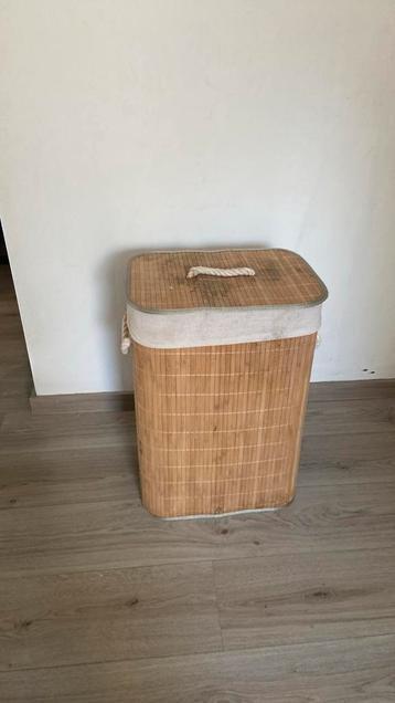 Bamboe wasmand gratis beschikbaar voor biedingen