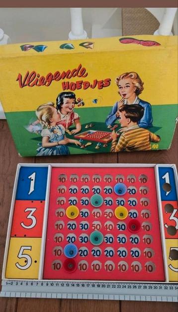 Vliegende hoedjes- Vintage- jaren 60- Groot! Formaat! beschikbaar voor biedingen