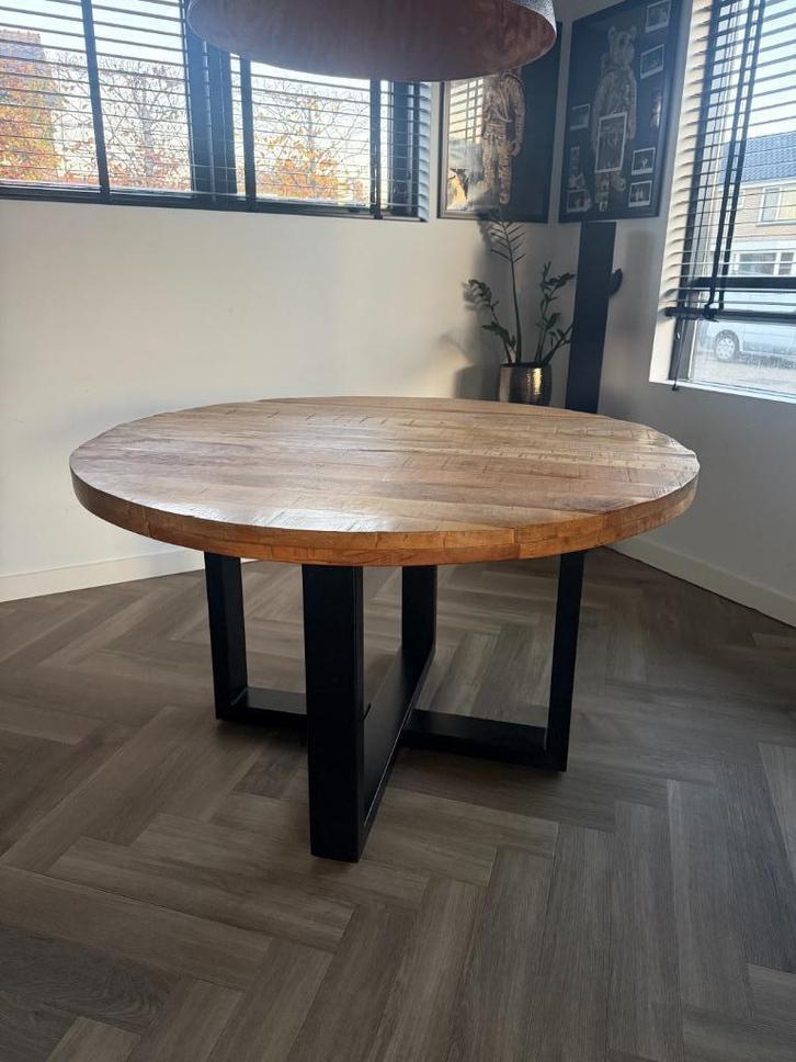 Eetkamertafel rond Mangohout 130 cm, Huis en Inrichting, Tafels | Eettafels, Gebruikt, 100 tot 150 cm, 100 tot 150 cm, Vijf personen of meer