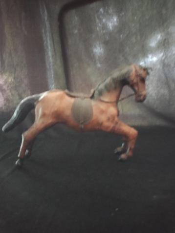 houten paard beschikbaar voor biedingen