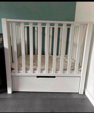 witte box met la en mobiel van little dutch beschikbaar voor biedingen