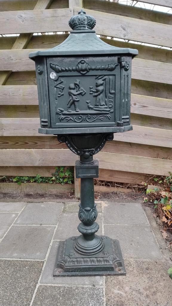 Groene gietijzeren nostalgische brievenbus, Tuin en Terras, Brievenbussen, Gebruikt, Staande brievenbus, IJzer, Ophalen