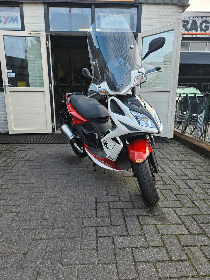 Kymco Super 8 zeer lage kilometerstand!!, Fietsen en Brommers, Scooters | Kymco, Gebruikt, Super 8, Maximaal 25 km/u, Benzine