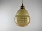 Opaline lampenkampje met goudkleurig rasterpatroon., Huis en Inrichting, Lampen | Hanglampen, Frans, Ophalen of Verzenden, Minder dan 50 cm