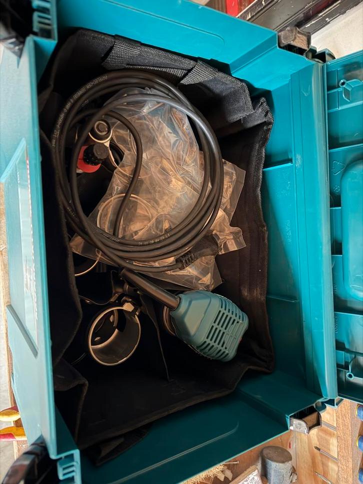 Makita RT0702CX3J Kantenfrees - Nieuwstaat!, Doe-het-zelf en Verbouw, Gereedschap | Freesmachines, Zo goed als nieuw, Elektrisch