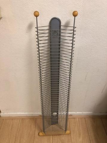 Dvd rek beschikbaar voor biedingen