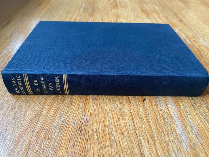 H.M. van Randwijk - In de schaduw van gisteren, Boeken, Oorlog en Militair, Zo goed als nieuw, Overige onderwerpen, Tweede Wereldoorlog