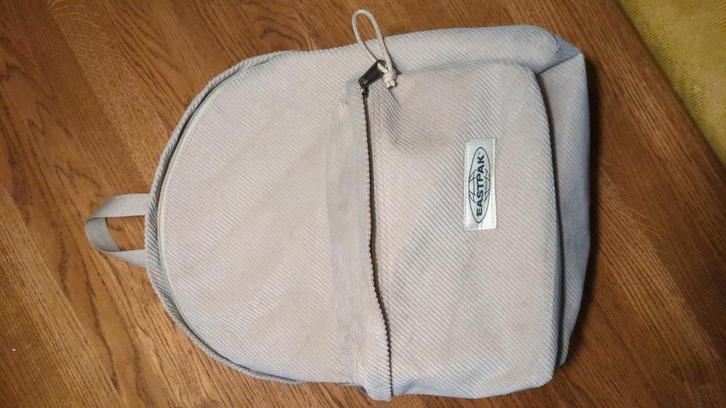 Eastpak rugtas corduroy beige/gebroken wit., Sieraden, Tassen en Uiterlijk, Tassen | Rugtassen, Gebruikt, Eastpak, 30 tot 45 cm