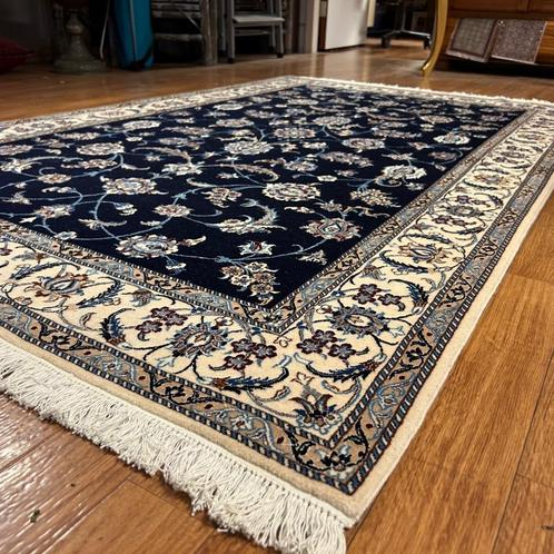 Trendy Origineel Perzisch tapijt - Nain 204 x 128 cm, Huis en Inrichting, Stoffering | Tapijten en Kleden, Nieuw, 100 tot 150 cm