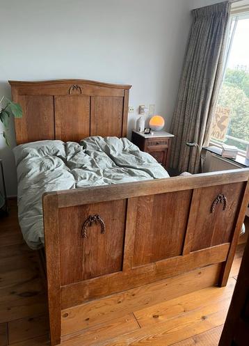 Antiek bed twijfelaar beschikbaar voor biedingen