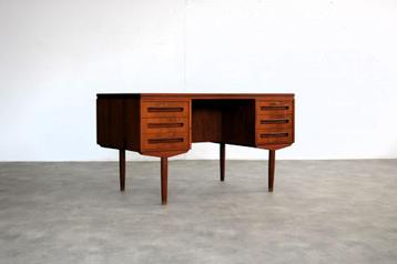 vintage bureau | desk | jaren 60 | J. Svenstrup | Deens beschikbaar voor biedingen