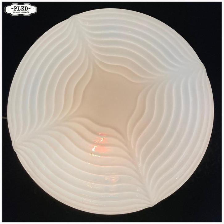 Vintage plafonnière, Bohemen - Opaalglas - Tsjechie, Huis en Inrichting, Lampen | Plafondlampen, Gebruikt, Glas, Ophalen of Verzenden